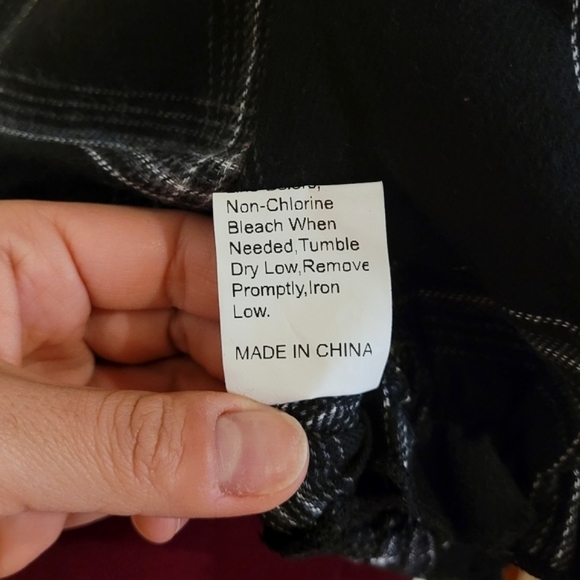 💛 4/$20 | Plaid Top - Picture 8 of 9